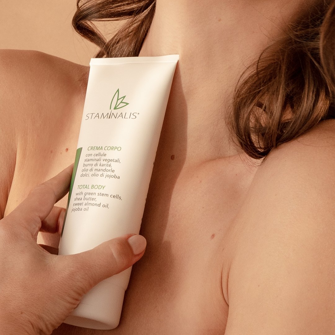 Crema corpo idratante e rassodante Staminalis con cellule staminali per pelle tonica e nutrita